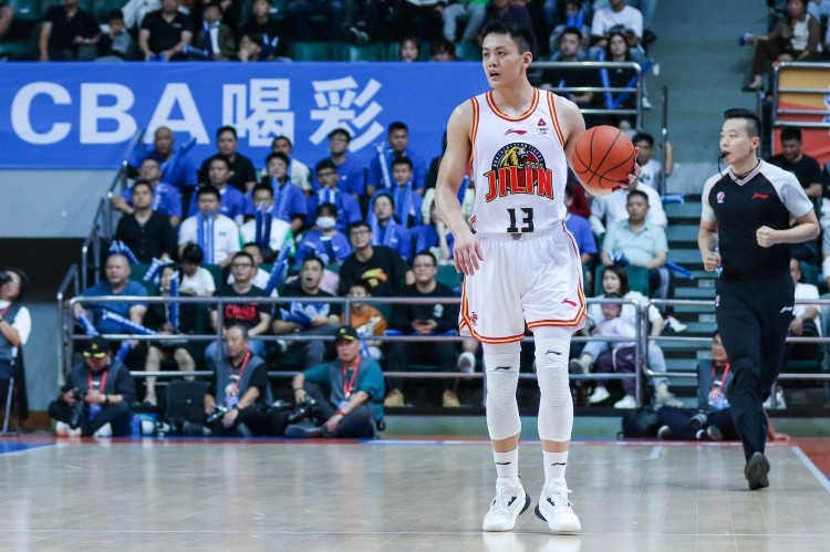 媒体人:吉林男篮正在和几支球队商讨交易姜宇星的顶薪独家签约权