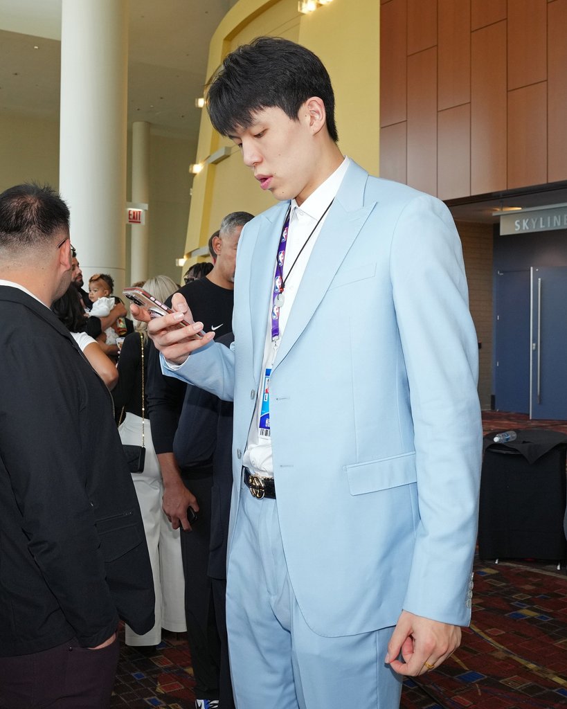 连续4期排名提升!ESPN最新模拟选秀:杨瀚森第33顺位被黄蜂选中